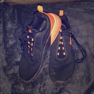I am selling these Nike Air Athletic shoes!